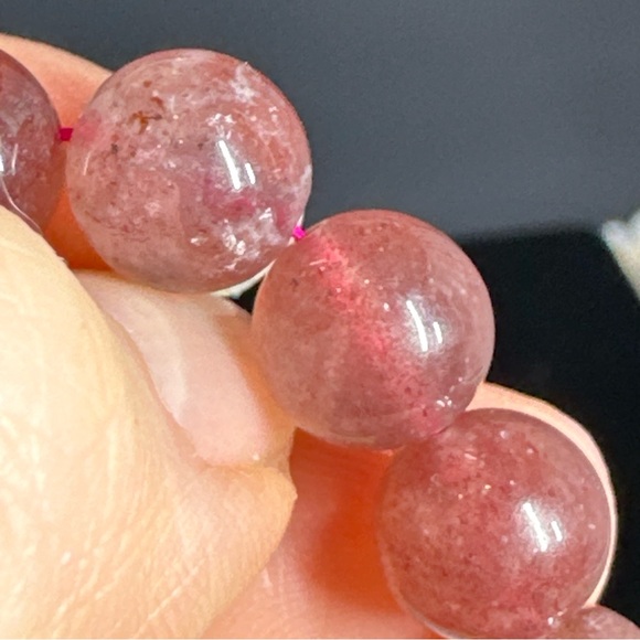 10mm 139.40CT Natural strawberry Quartz Stretchable Bracelet - Picture 3 of 17